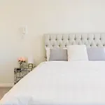 Stunning Darling Harbour View Apartment & Parking