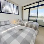 A Cozy 2B2B Apartment Near Airport & Train Station