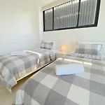 A Cozy 2B2B Apartment Near Airport & Train Station