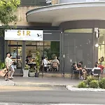 A Cozy 2B2B Apartment Near Airport & Train Station