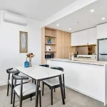 Waterview Apt At Wentworth Point
