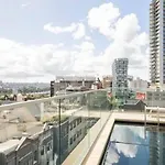 Stylish 2 Bed Apt +24/7 Concierge + Pool + Sauna