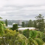Spacious 4-Bedroom Manly Beach Apartment, Balcony, Bath & Fireplace, 2 Min To Beach