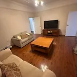Spacious Queen Room In Earlwood Home - Ew2