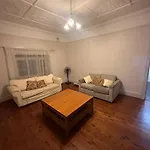 Spacious Queen Room In Earlwood Home - Ew2