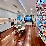 Modern Beachside Suite-Just Steps From Bondi Beach