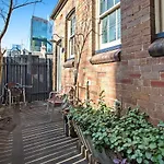 Sydney Harbour Bed And Breakfast