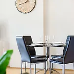 1 Bdrm Surry Hills - Super Central Location -1012 Elz