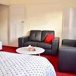 Comfortable 3 Bedroom Apartment In Trendy Haberfield