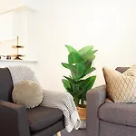 Comfy 2-Bed Apartment With Gym And Pool