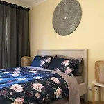Escape To Strathfield For 8 Guests
