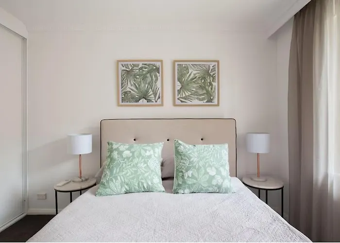 Harbourside Style, 2 Bed, A/C, Pool -Elizabeth Bay