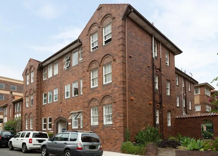 Spacious 2-Bed Apartment In The Heart Of Manly