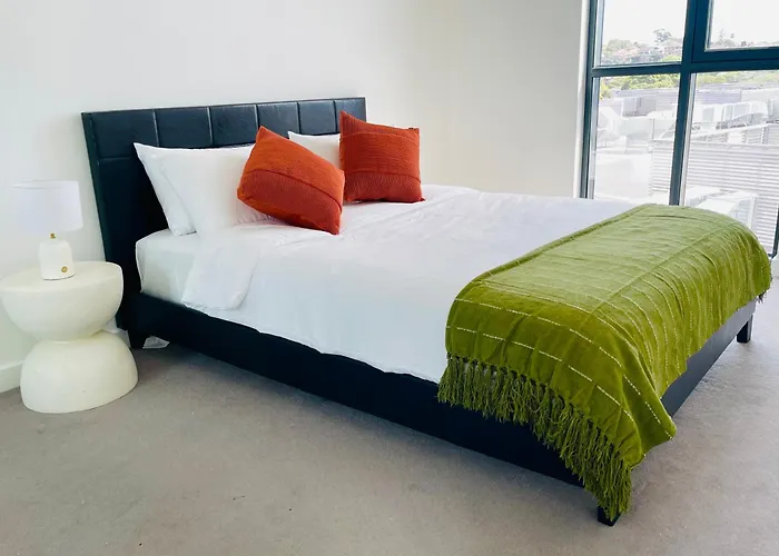 Whole 2 Bedroom Apartment, 2 Bedroom 1 Living, 3 Double Beds, 1-6 People