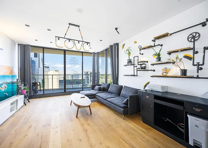 Stunning New 2 Bedrooms Apt Shopping & Parking