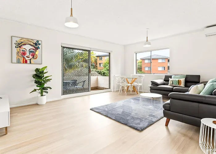 Bright And Convenient Apartment, Close To Shops