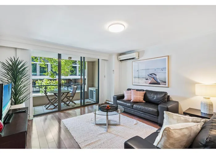 Poolside 2-Bed Haven, Walk To City Centre