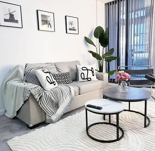 Chic Modern Oasis - Steps From Darling Harbour
