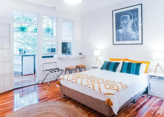 Large Studio Near Train & Sydney Tower