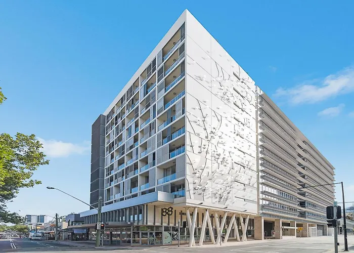 Chatswood Modern Studio With Balcony