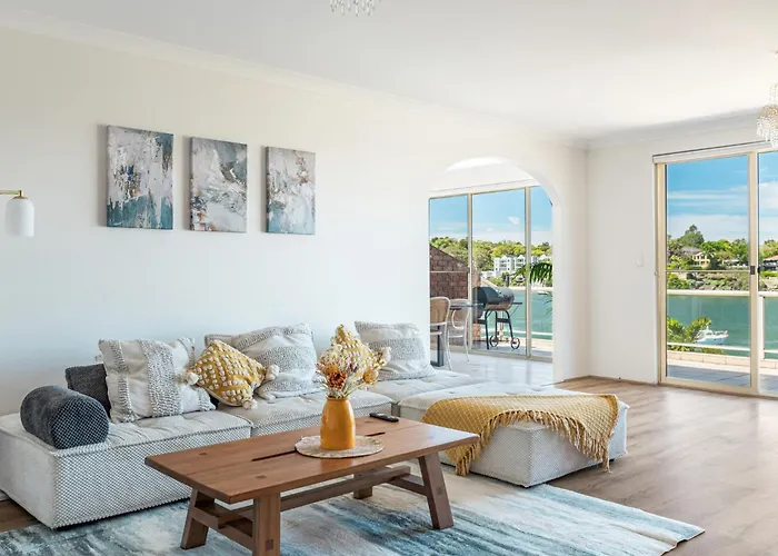 Stunning Waterfront Townhouse With Shared Swimpool, Harbour View And Free P