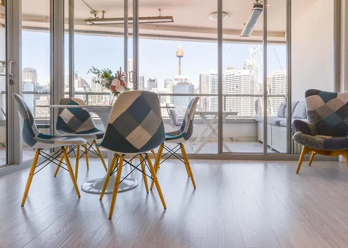 Stunning Darling Harbour View Apartment & Parking