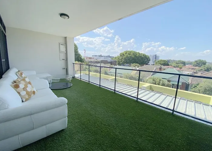 A Cozy 2B2B Apartment Near Airport & Train Station
