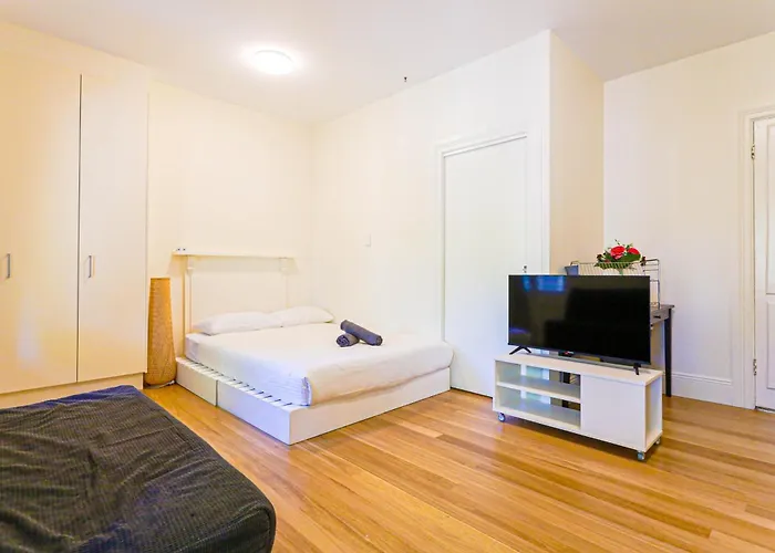 Elegant Studio Apartment With Balcony Surry Hills 3