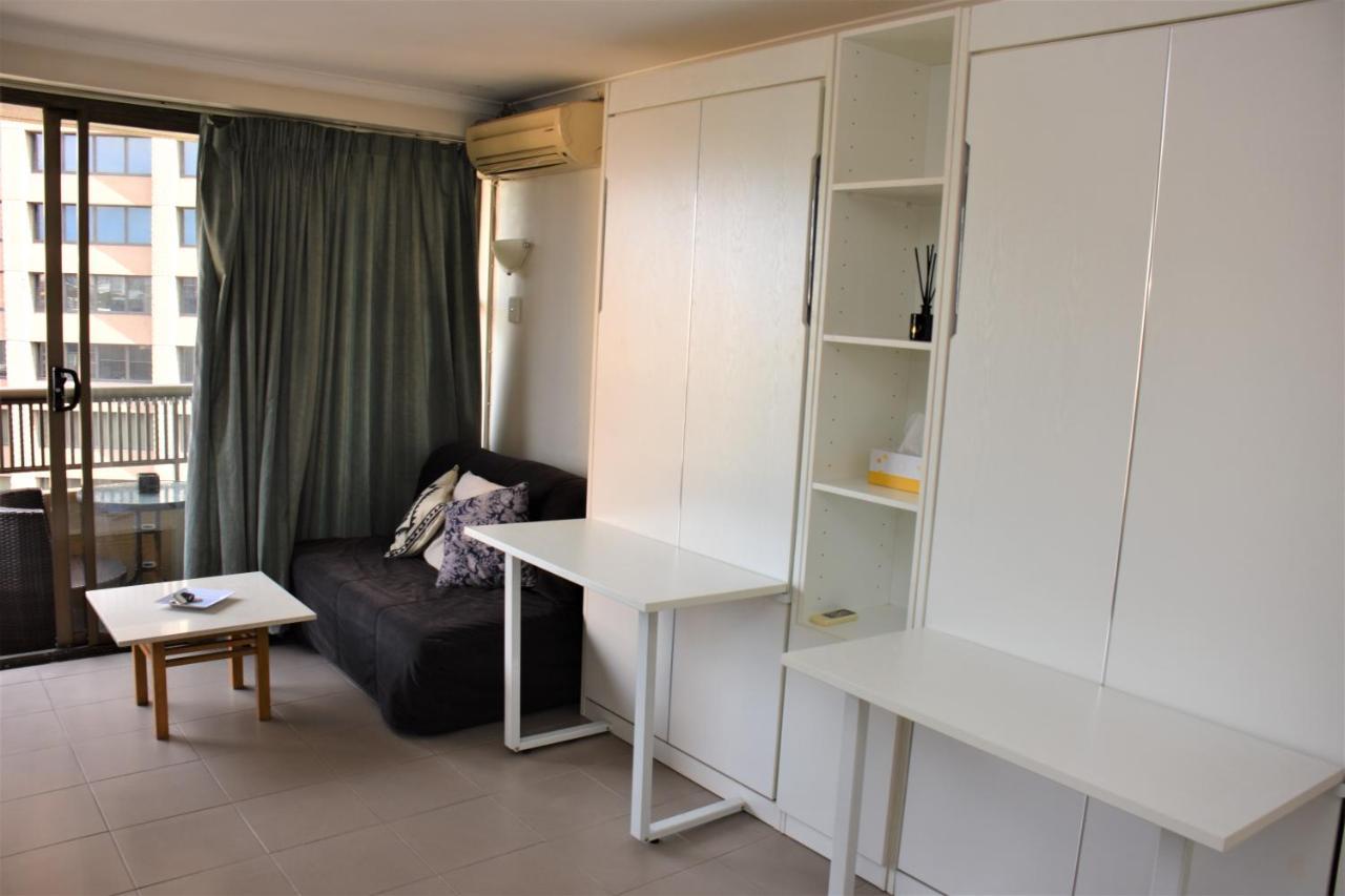 - Hyde Park Plaza 38 College St Apartment
