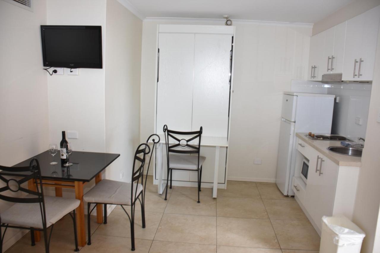 Apartment - Hyde Park Plaza 38 College St