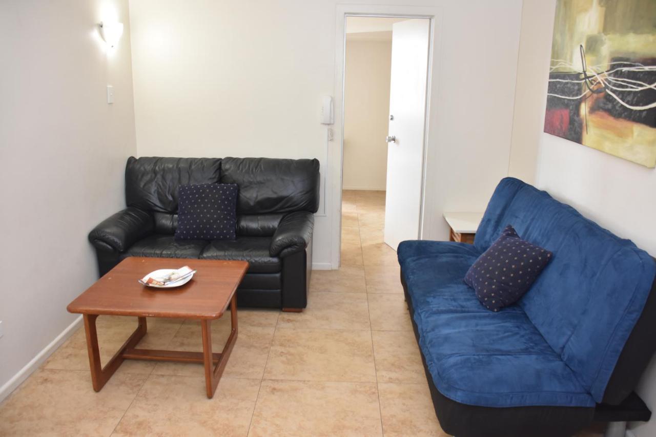 - Hyde Park Plaza 38 College St Apartment