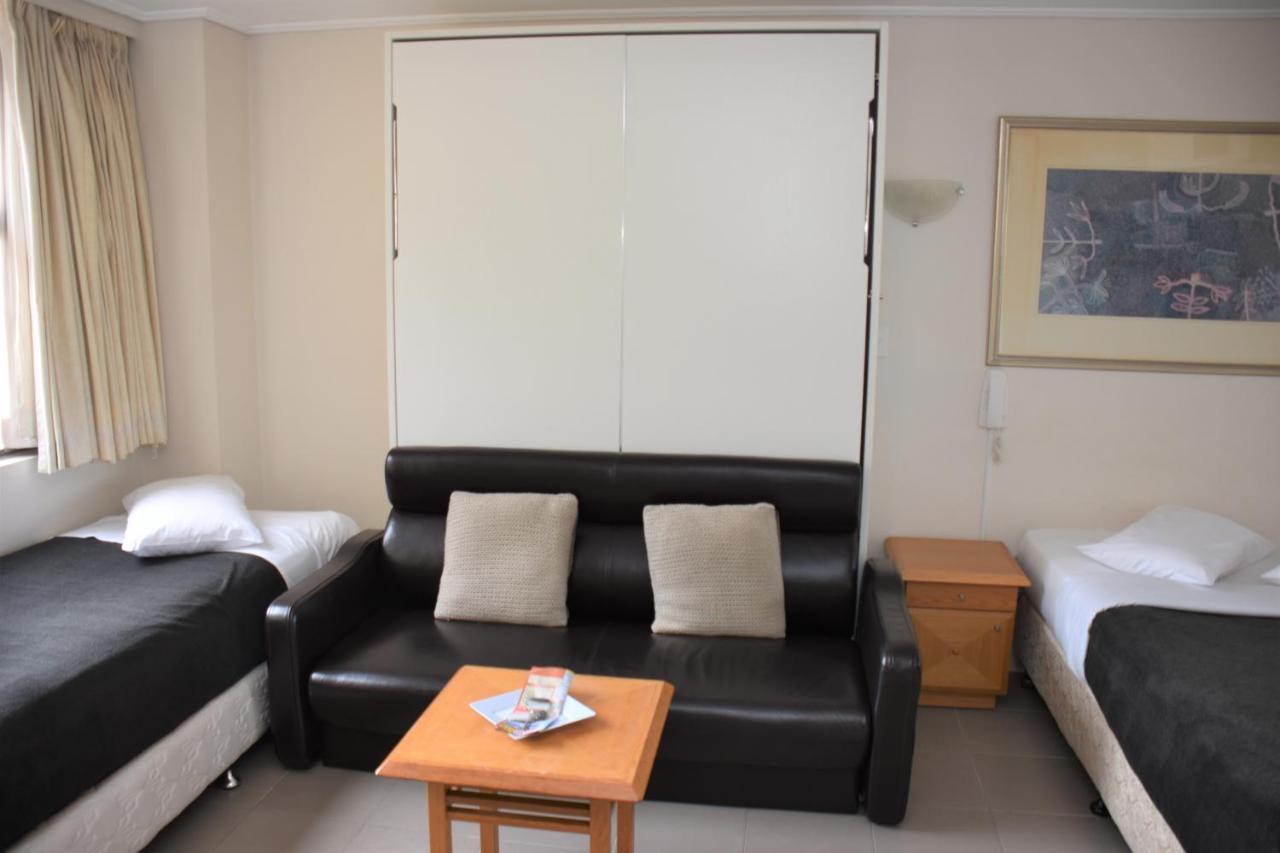 - Hyde Park Plaza 38 College St