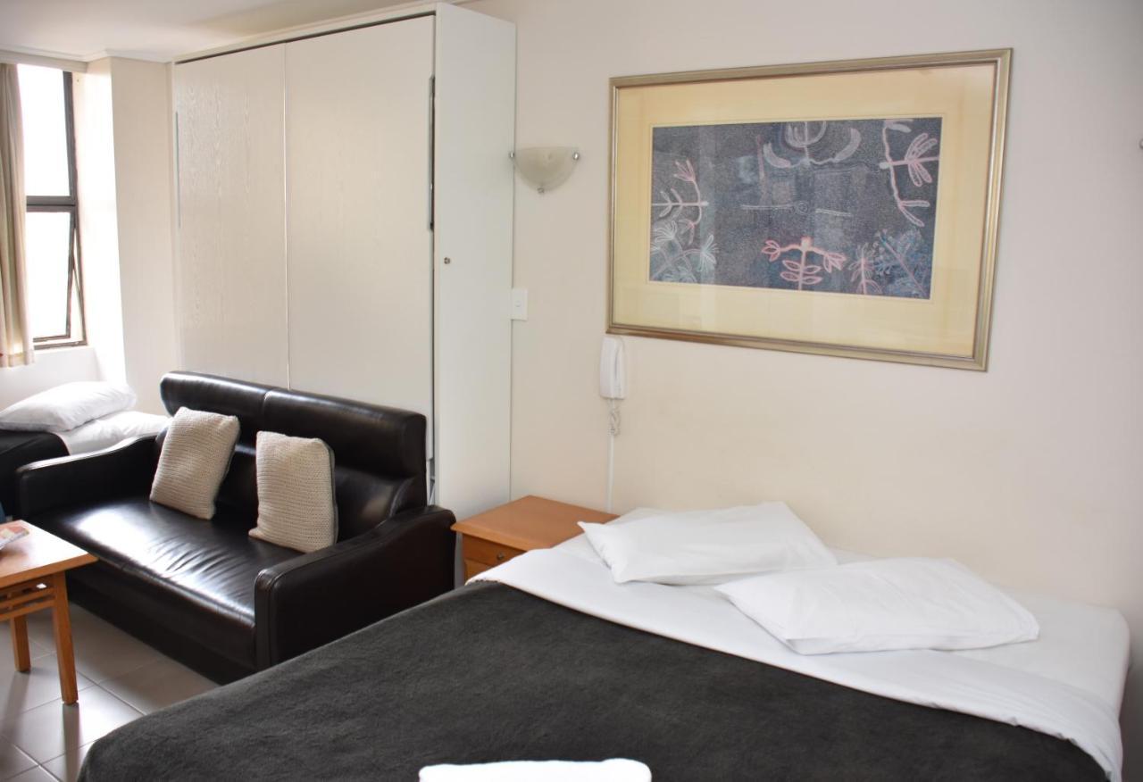 Apartment - Hyde Park Plaza 38 College St
