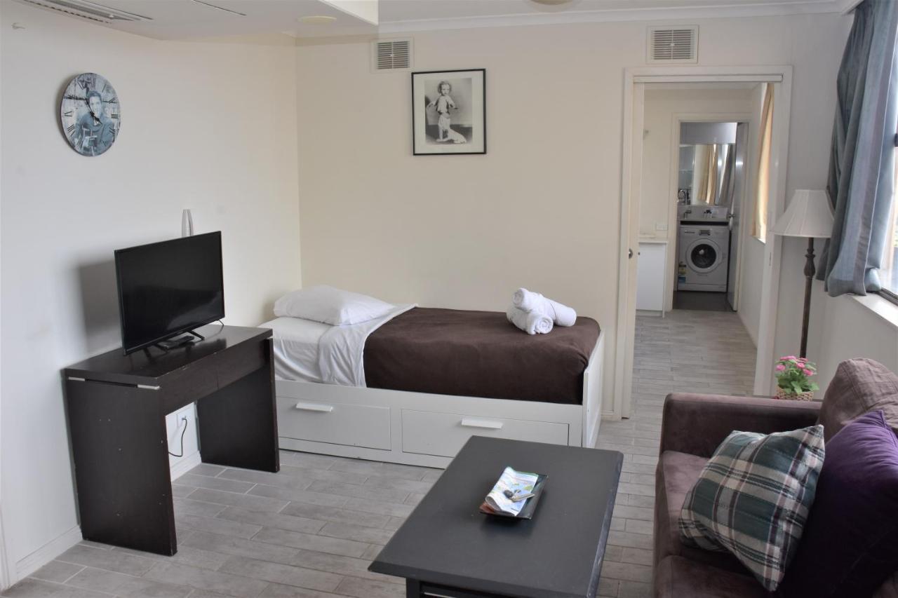 - Hyde Park Plaza 38 College St Apartment Sydney