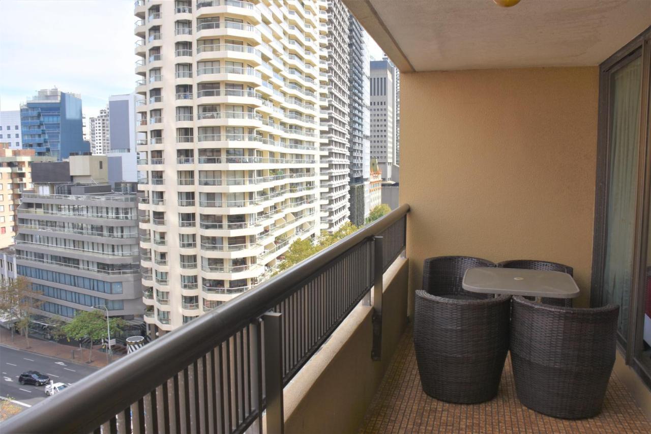 - Hyde Park Plaza 38 College St Apartment