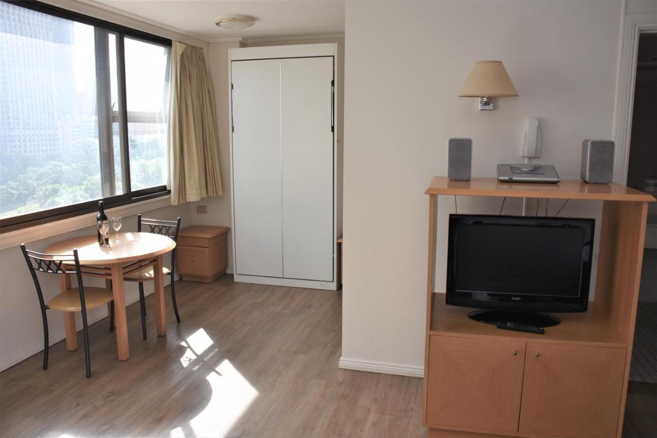 - Hyde Park Plaza 38 College St Apartment