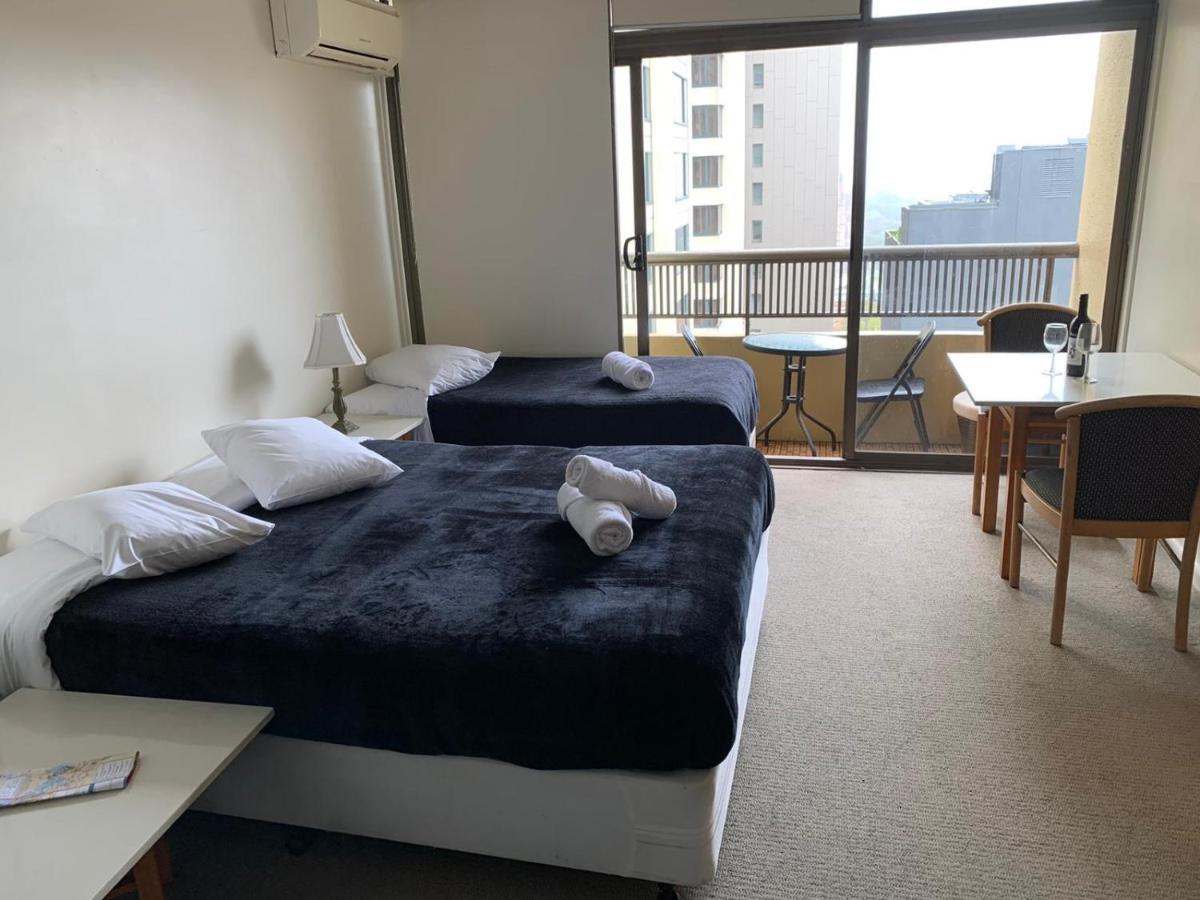 - Hyde Park Plaza 38 College St Apartment