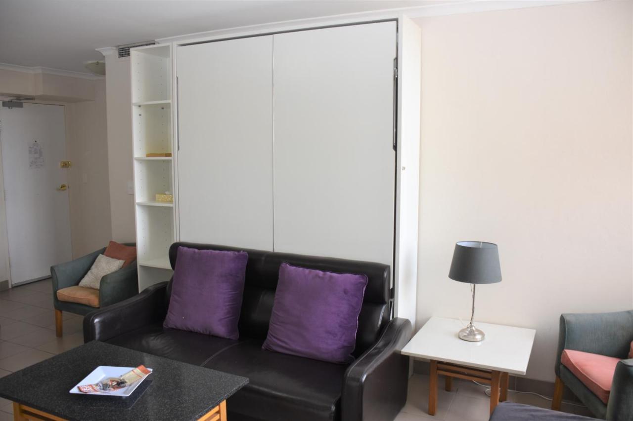 - Hyde Park Plaza 38 College St Sydney