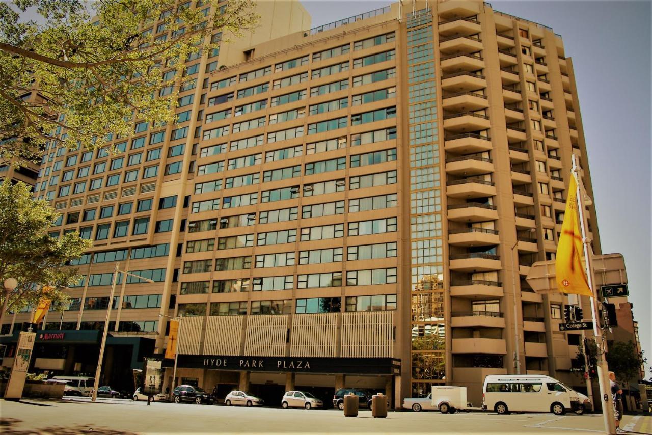 - Hyde Park Plaza 38 College St Apartment