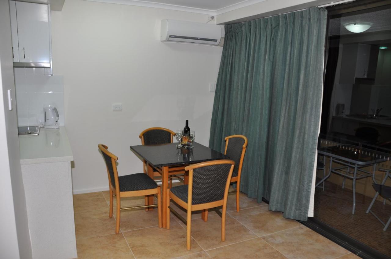- Hyde Park Plaza 38 College St Apartment Sydney