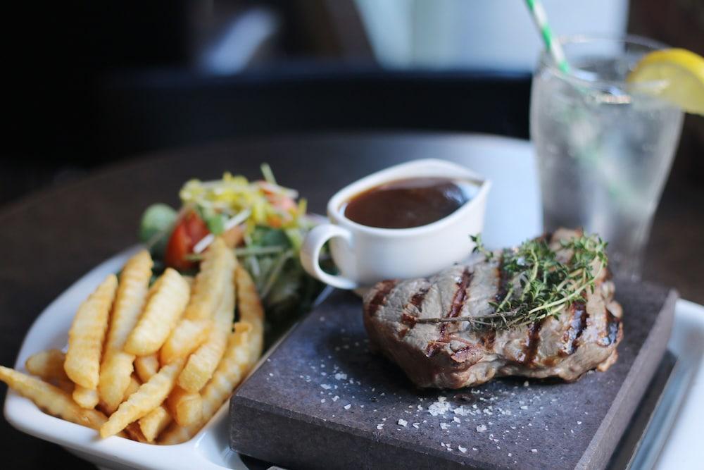 Furama Darling Harbour Hotel