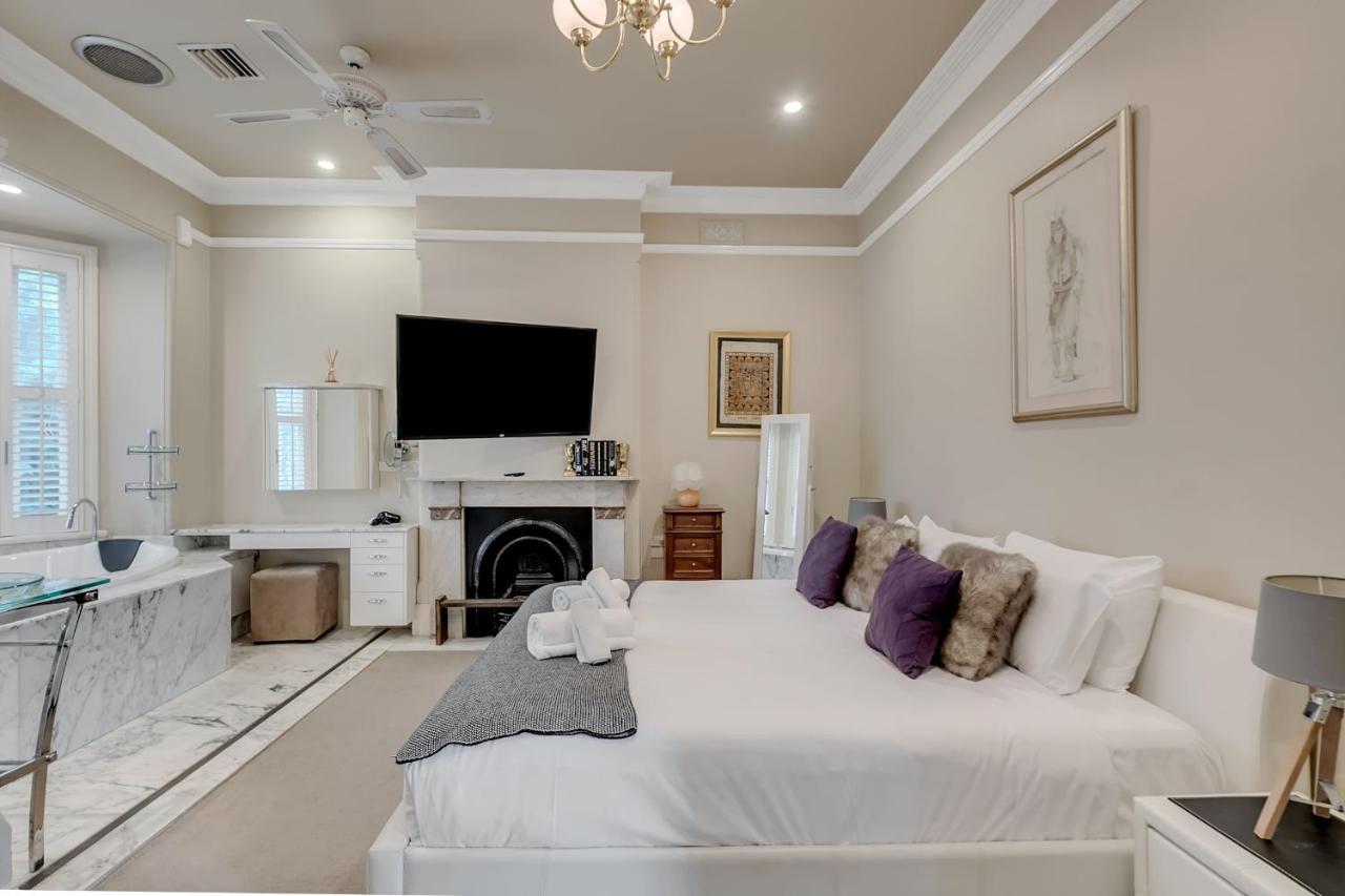 Mesmerising 3 Bedroom - Cinema & Bath Holiday home Sydney