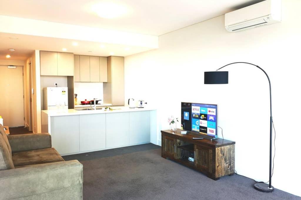 Modern Apartment+office W Parking @ Olympic Park Apartment