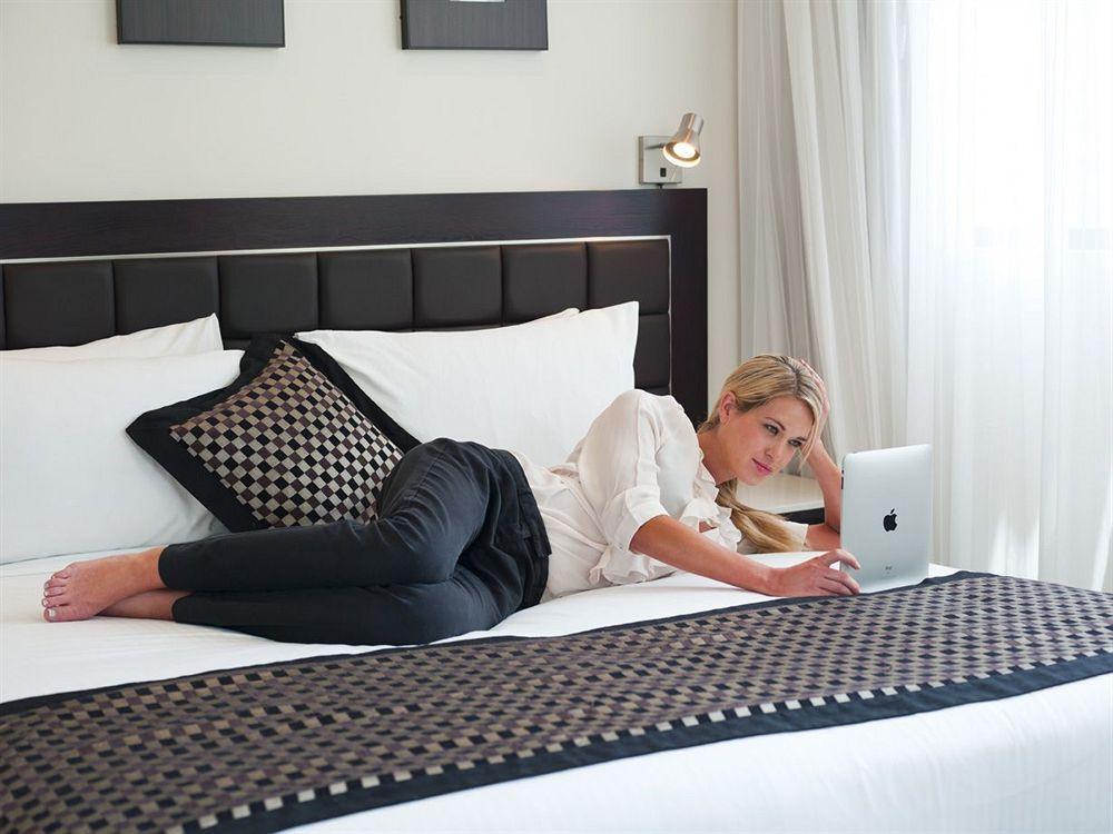 Hotel Meriton Kent Street, 5*