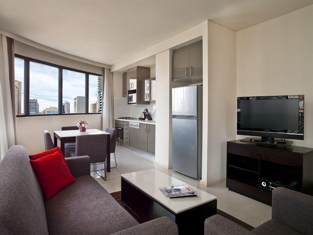 Meriton Kent Street, Hotel