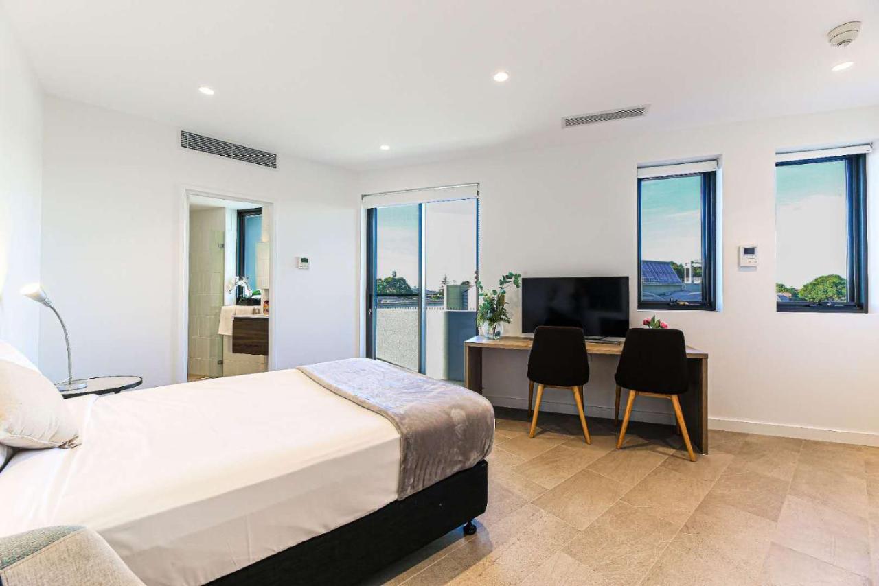 Lyons Hotel 4*