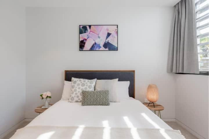 Deluxe Classic-art Living Collection In Double Bay *