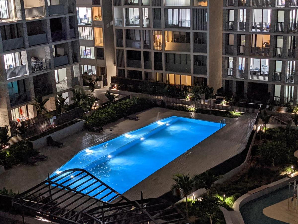 Luxury 3-bed 2-bath, Balcony, With Pool Included, No Parties! Apartment
