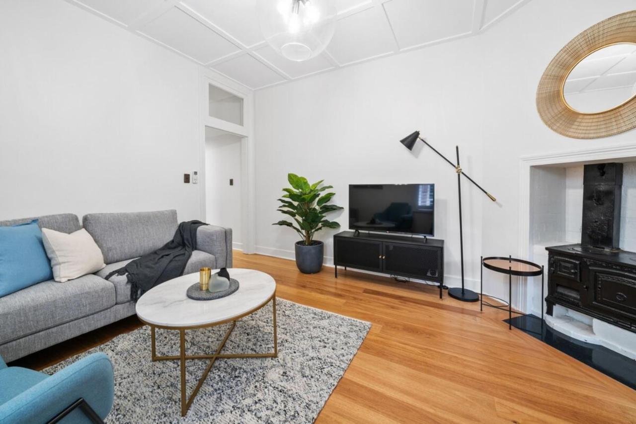 Harbour View Terrace House In The Heart Of The Rocks Sydney