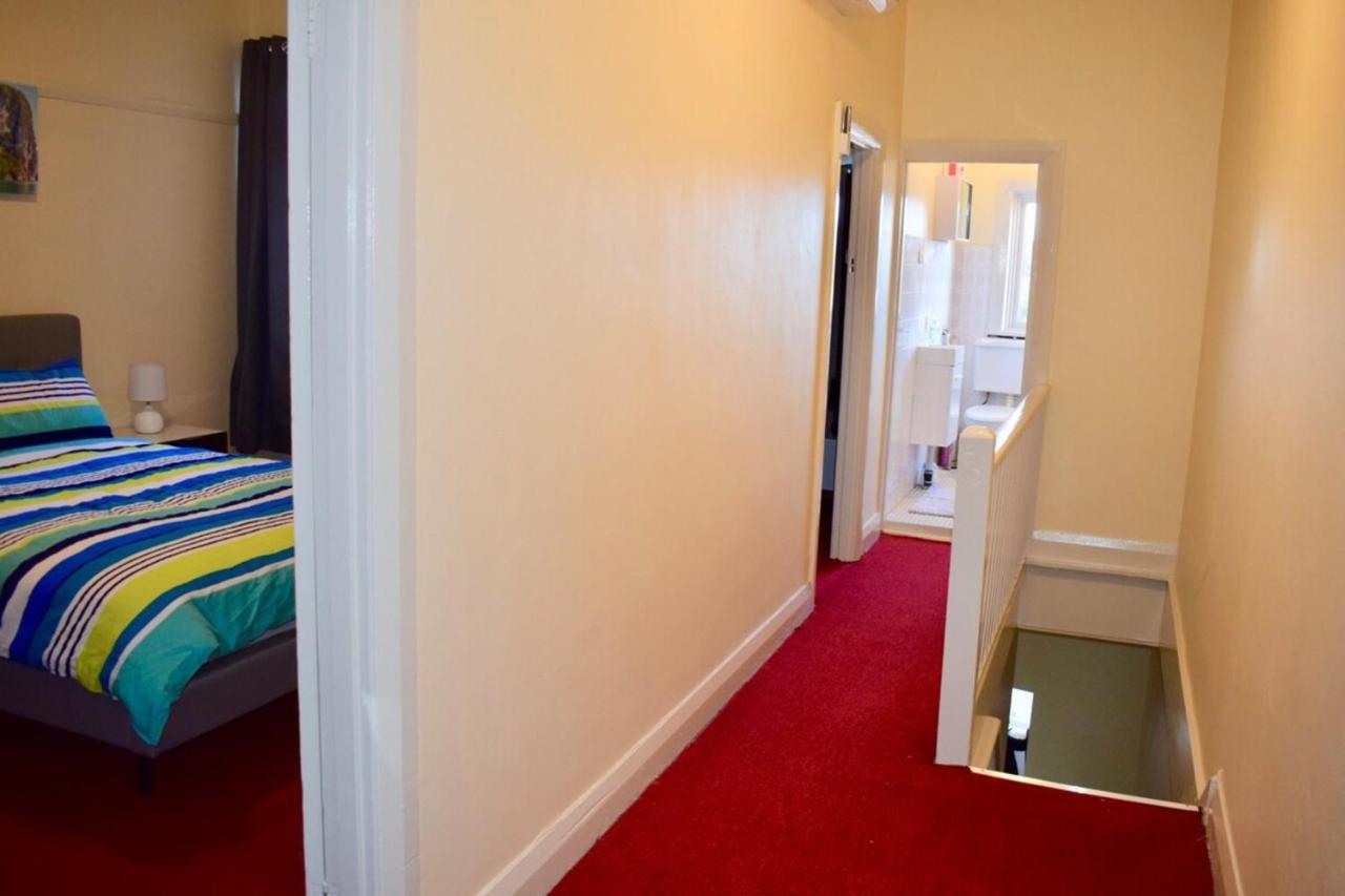 Comfortable 3 Bedroom In Trendy Haberfield Apartment *